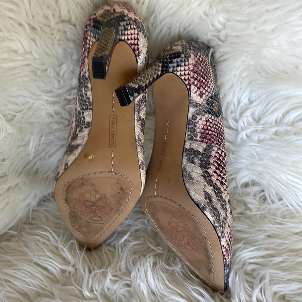 Vince Camuto Snake Heels Size 7.5 M 38 - Picture 5 of 11